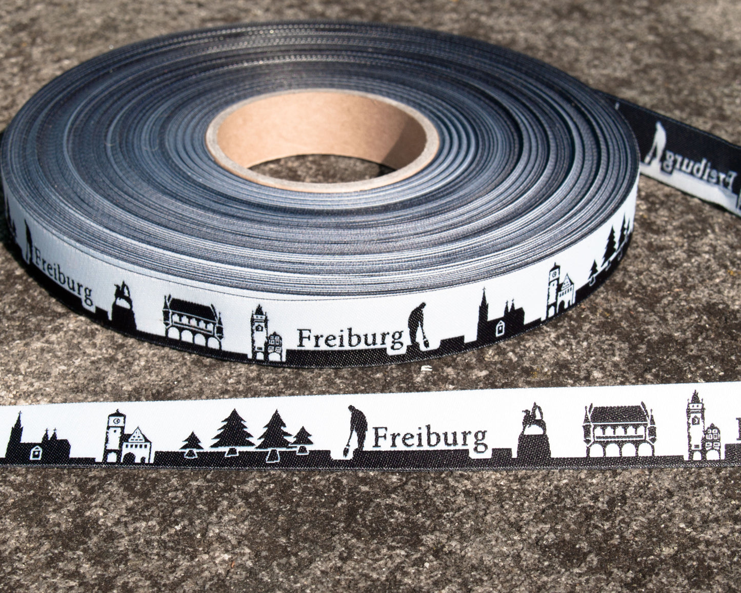 Freiburg Skyline Webband schwarz/weiß