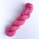 Bio-Wolle „Merry Merino" handgefärbt pink OOAK (Basisgarn: Rosy Green Wool)