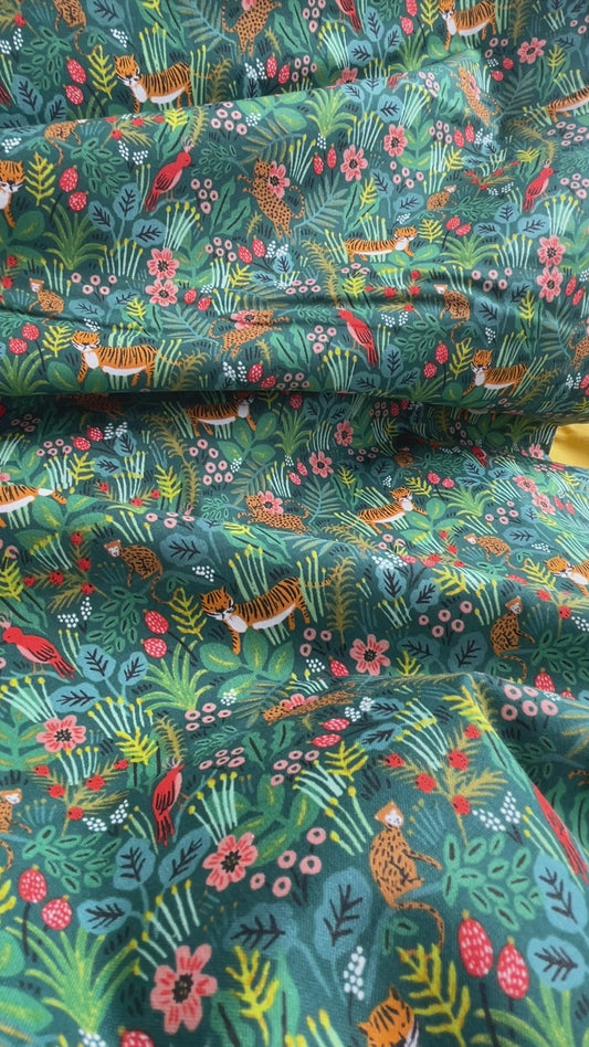 Dschungelstoff Jungle Hunter dunkelgrün – kleingemusterter Baumwollstoff – Cotton + Steel