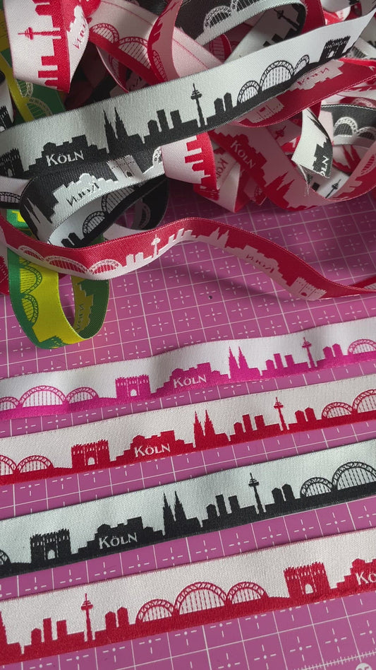 Detailaufnahme vom Skyline Webband Köln in unterschiedlichen Farben.